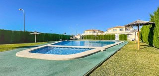 Chalet en venta en Playa Flamenca - Punta Prima en Orihuela