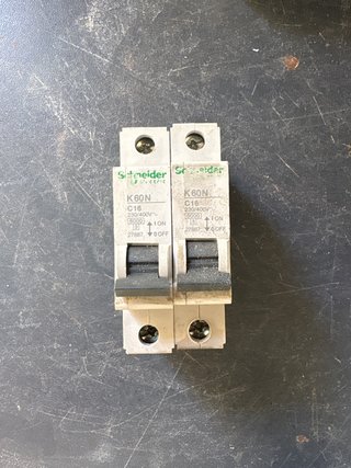 2 Interruptores Schneider K60N C16