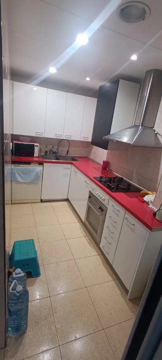 Se alquila habitación .