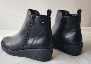 Botines de cuña negros