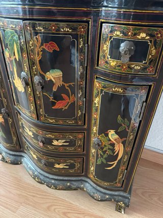 Mueble secreter lacado negro y dorado