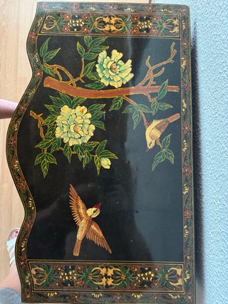 Mueble secreter lacado negro y dorado