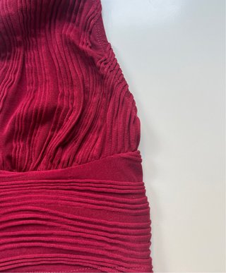 Top halter crop burdeos de espalda descubierta