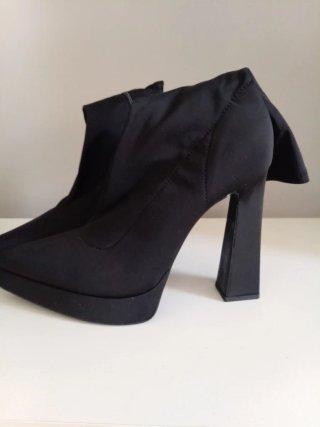 Botín Tacón Zara Negro Talla 38