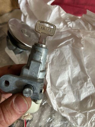 Clausor y tapón gasolina Yamaha Jog