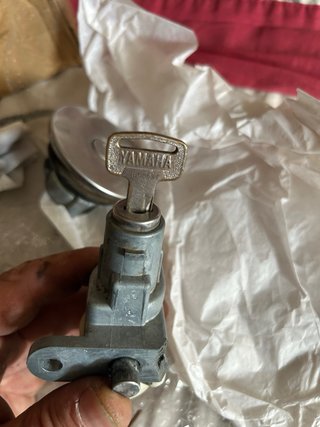 Clausor y tapón gasolina Yamaha Jog