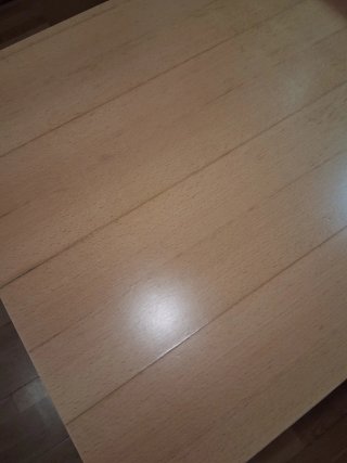 Mesa abatible de madera con almacenaje
