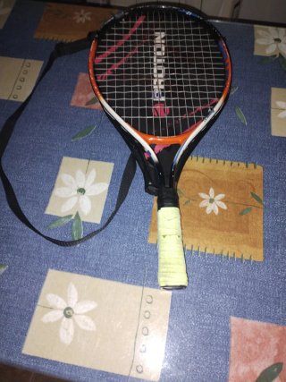 Raqueta de tenis y funda