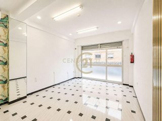 Local comercial en alquiler en Parque Victoria Eugenia en Málaga