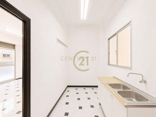 Local comercial en alquiler en Parque Victoria Eugenia en Málaga