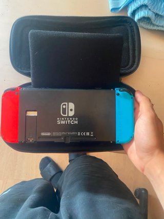 Nintendo Switch Azul y Rojo + fifa 18