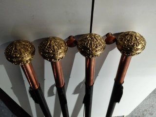 Bastones decorativos dorados y cobre