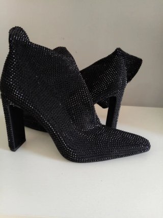 Botín Zara fiesta tacón pedrería negro