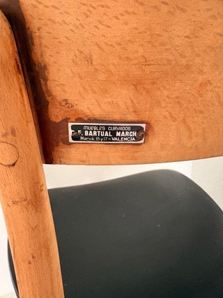 Silla de madera y cuero para restaurar