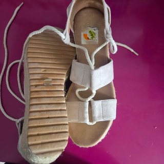 Sandalias esparto cuña beige y rosa