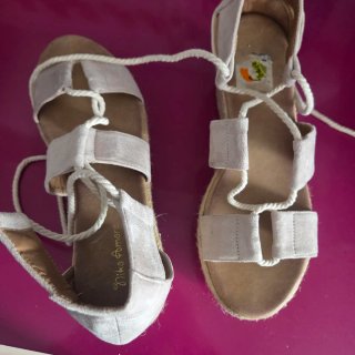 Sandalias esparto cuña beige y rosa