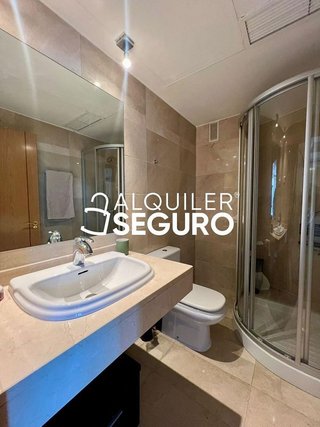 Piso en alquiler en Costillares en Madrid