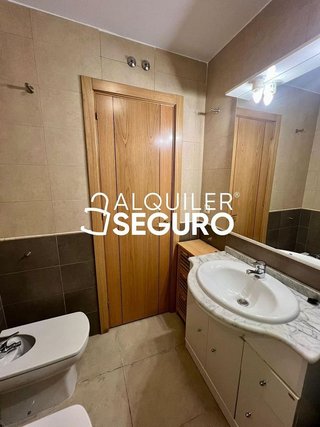 Piso en alquiler en Costillares en Madrid