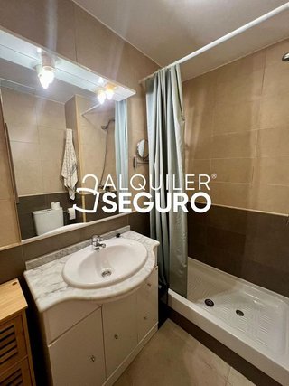 Piso en alquiler en Costillares en Madrid