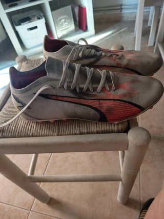 Botas de tacos rojas y blancas
