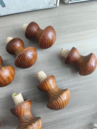 8 Tiradores de madera maciza
