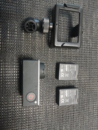 GoPro Hero 3 plata , con dos baterias.
