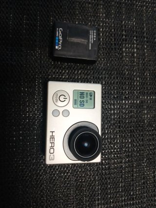GoPro Hero 3 plata , con dos baterias.