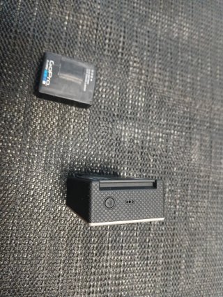 GoPro Hero 3 plata , con dos baterias.
