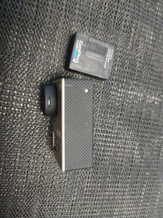 GoPro Hero 3 plata , con dos baterias.