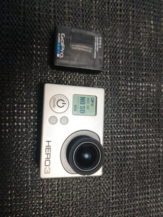 GoPro Hero 3 plata , con dos baterias.