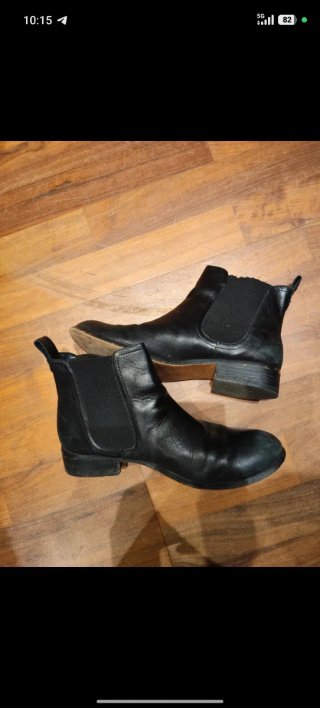 Botines negros de cuero