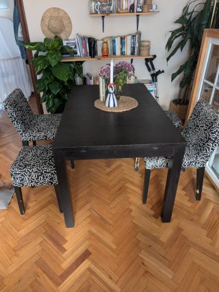 Mesa de madera para comedor y 4 sillas