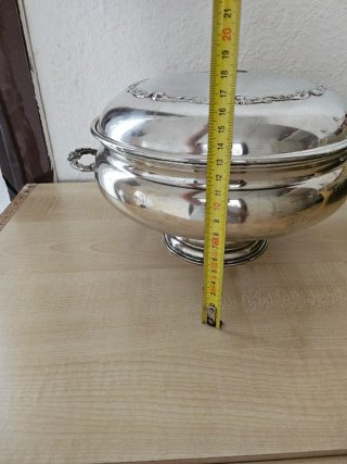 Antigua sopera de plata