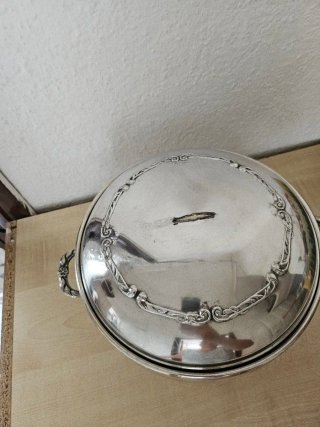 Antigua sopera de plata