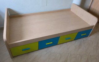 Cama 90cm , con cajones.