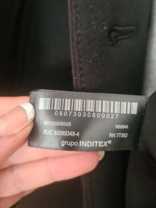 Abrigo Zara Negro con Capucha Gris