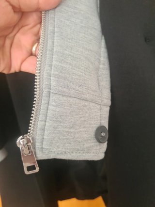 Abrigo Zara Negro con Capucha Gris