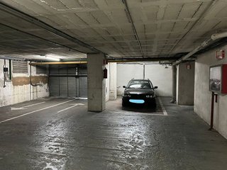 Garaje en alquiler en Eixample Nord – La Devesa en Girona