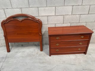 Sinfonier de madera marrón