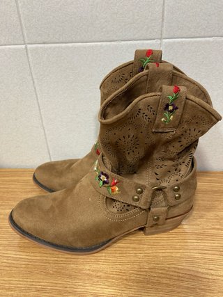 Botines negros de cuero