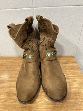 Botines negros de cuero