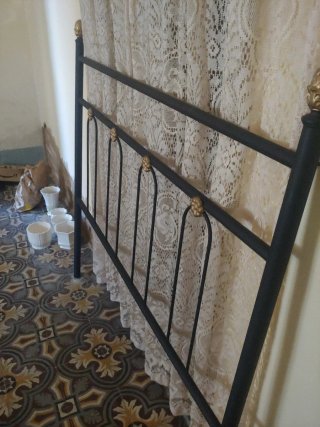 Cabecero forja 140cm negro y dorado