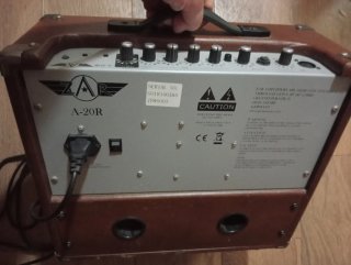 Amplificador Guitarra Acústica ZAR 2o watts RMS