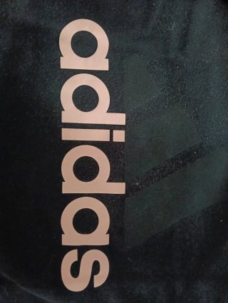 Sudadera Adidas Negra con Logo Rosa