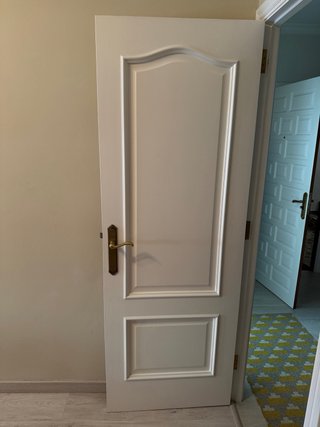 Puerta maciza lacada blanca