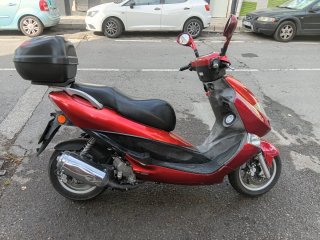 Moto Scooter BtW 125cc Roja y Negra