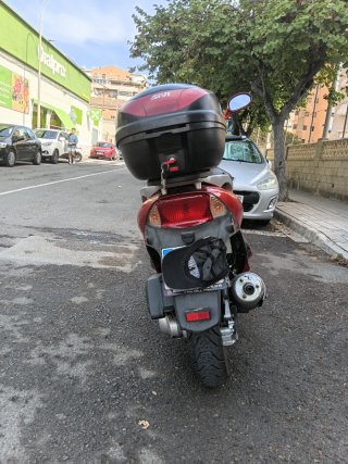 Moto Scooter BtW 125cc Roja y Negra