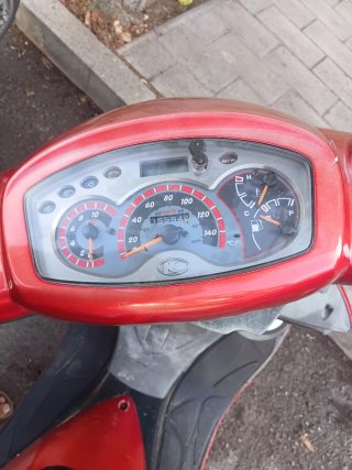 Moto Scooter BtW 125cc Roja y Negra