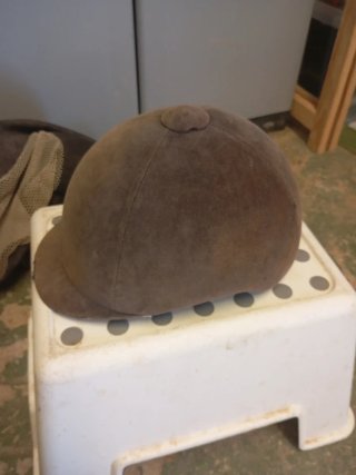 Casco de equitación marrón