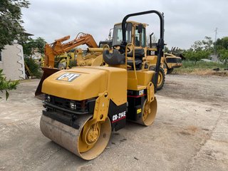 Rodillo compactador CATERPILLAR CB214E